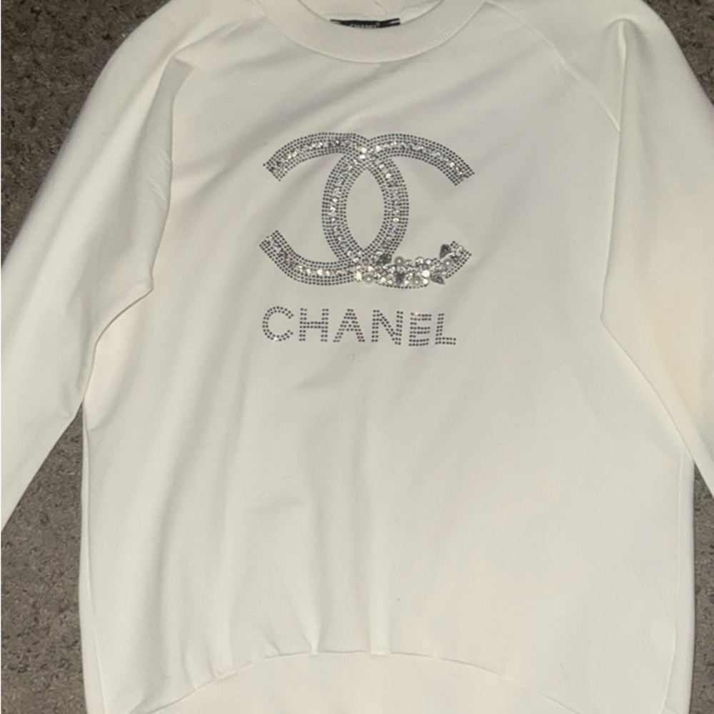 CHANEL White Crewneck Sweater with Crystal Logo